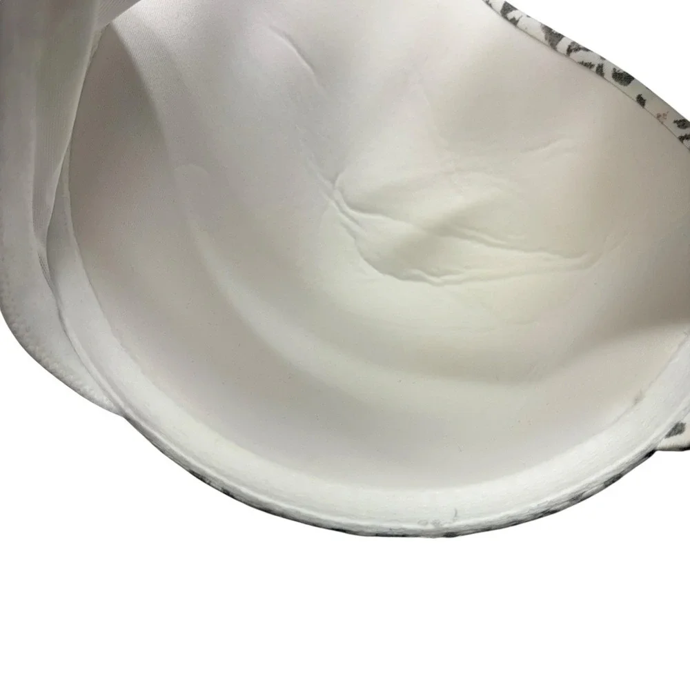 Cacique details fabric see